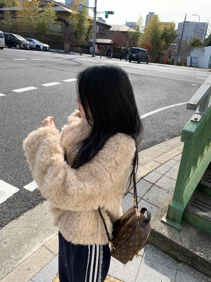 럼블 양털 무스탕 뽀글이 터틀넥 퍼 자켓 상세 이미지 2