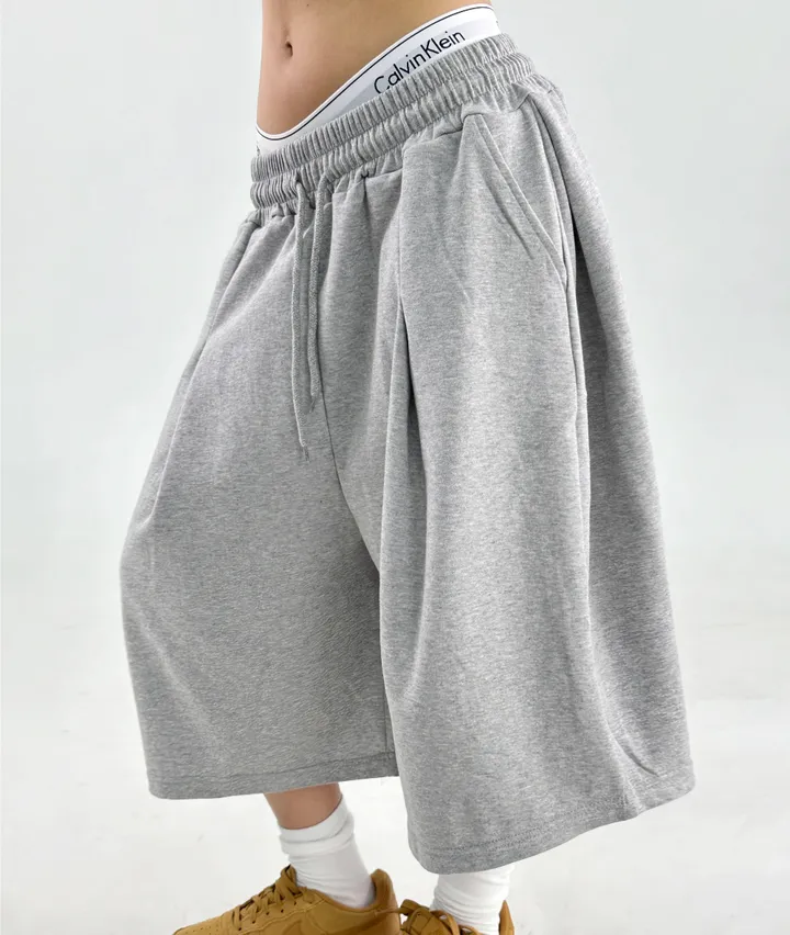 2000장돌파❤🥰M-XL❤2COLOR❤ 사이드핀턱 오버핏버뮤다팬츠 버뮤다반바지 롱반바지 롱숏팬츠 국산 유니섹스 남여공용 남녀공용 트레이닝숏팬츠 숏반바지 숏바지 쭈리 핀턱 유니크팬츠 빅사이즈버뮤다 와이드팬츠 와이드바지 여름바지 상세 이미지 29