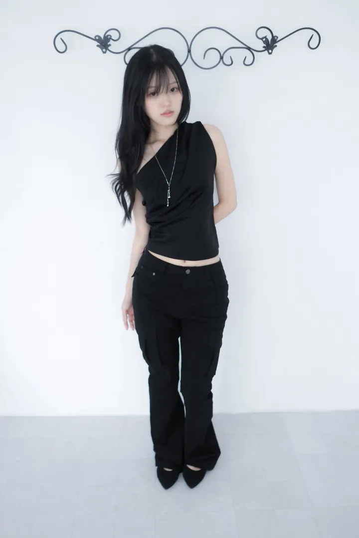 민소매 모델 착용 이미지-S1L27