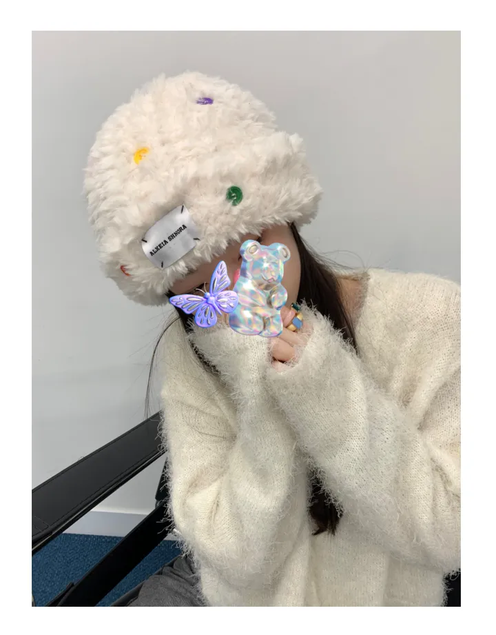 [당일발송/7차 리오더]알록달록 단추 포인트 플러피 앙고라 털모자 겨울 비니 2color 상세 이미지 15
