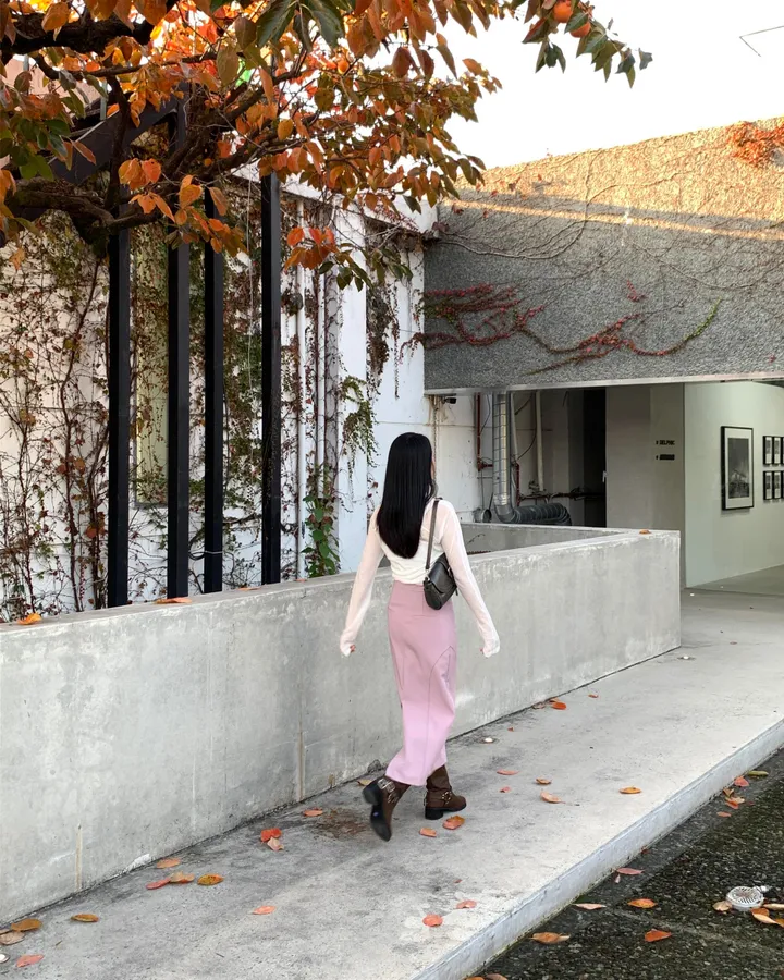 치마 모델 착용 이미지-S30L43