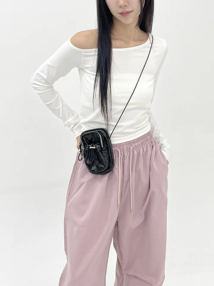 [3color]글로시 / 나일론 스토퍼 미니백 glossy mini crossbag (가벼운 데일리 가방 유니크 쁘띠 스트링 크로스백) 상세 이미지 38
