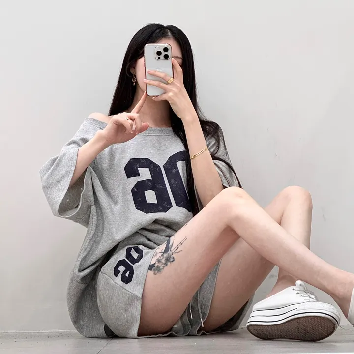 [왕루즈핏/핏대박템] 넘버식스 오버핏 입술넥 언발 오프숄더 반팔 박시 티셔츠+밴딩 하이웨스트 3부 숏팬츠 반바지 트레이닝 세트 투피스 셋업 4color 상세 이미지 13