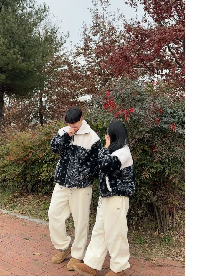 [고퀄리티🖤] 겨울 페이즐리 양털 크롭 후리스 하이넥 집업 뽀글이 유니크 커플 시밀러룩 상세 이미지 28