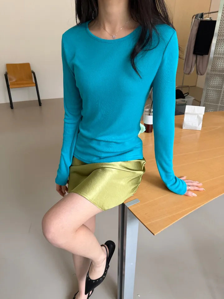 긴팔 티셔츠 모델 착용 이미지-S1L36