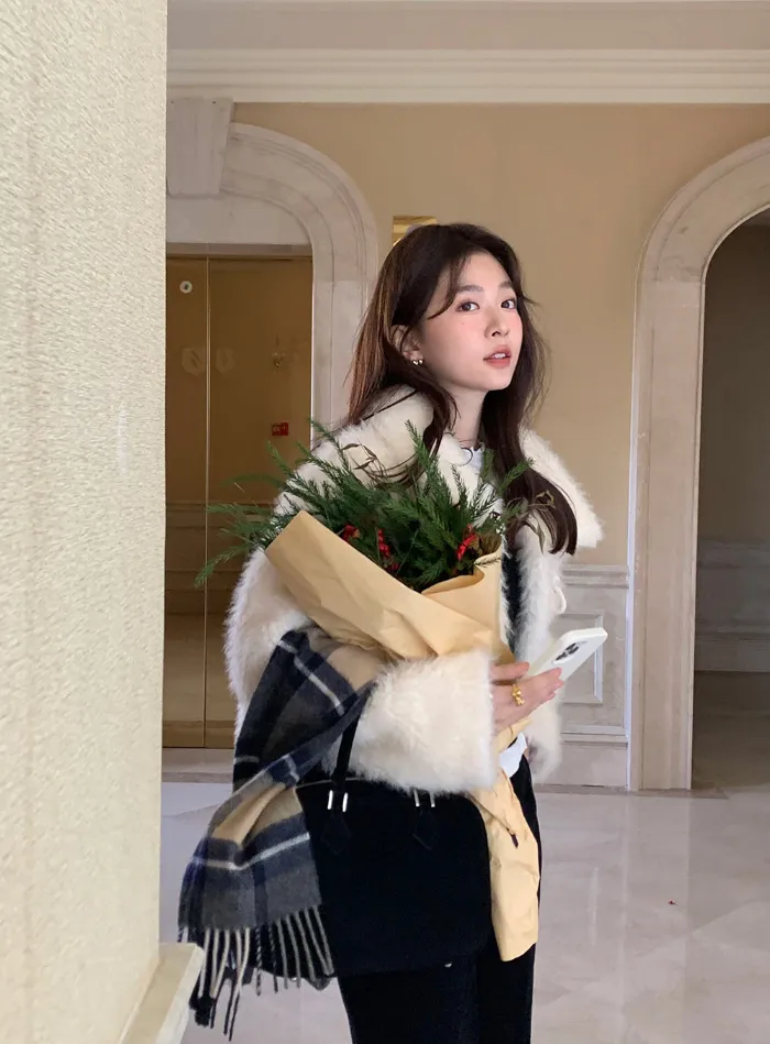 🩷당일출고🩷디로비❤️카라 떡볶이 단추 페이크 퍼 자켓 1color 상세 이미지 20