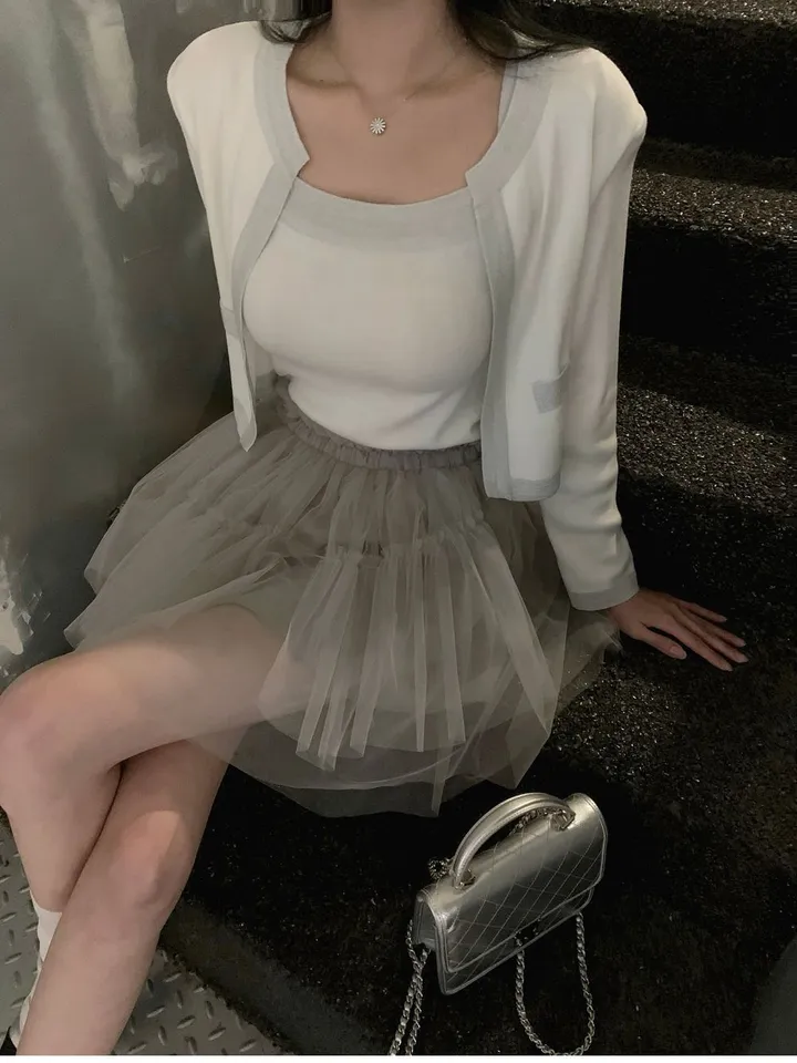 +영상핏 *고퀄* 실버 글리터 배색 나시 가디건 세트 1color 국내제작 브랜드공정 펄가디건세트 패드가디건 글리터가디건 배색가디건 페미닌룩 청담동룩 기념일룩 데이트룩 상세 이미지 13