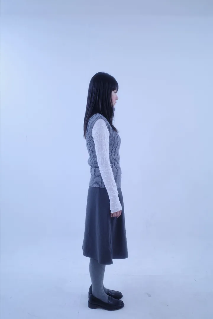 민소매 모델 착용 이미지-S1L10