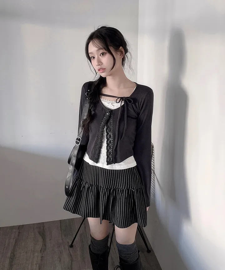 [발레코어💗몸매보정✨] 헤나 레이어드 슬림핏 크롭 유넥 트임 리본 스트랩 원버튼 레이스 가디건 겨울 봄 / 가디건 니트가디건 긴팔티셔츠 레이어드 슬림핏 기본티 이너티 뮤잉 상세 이미지 36