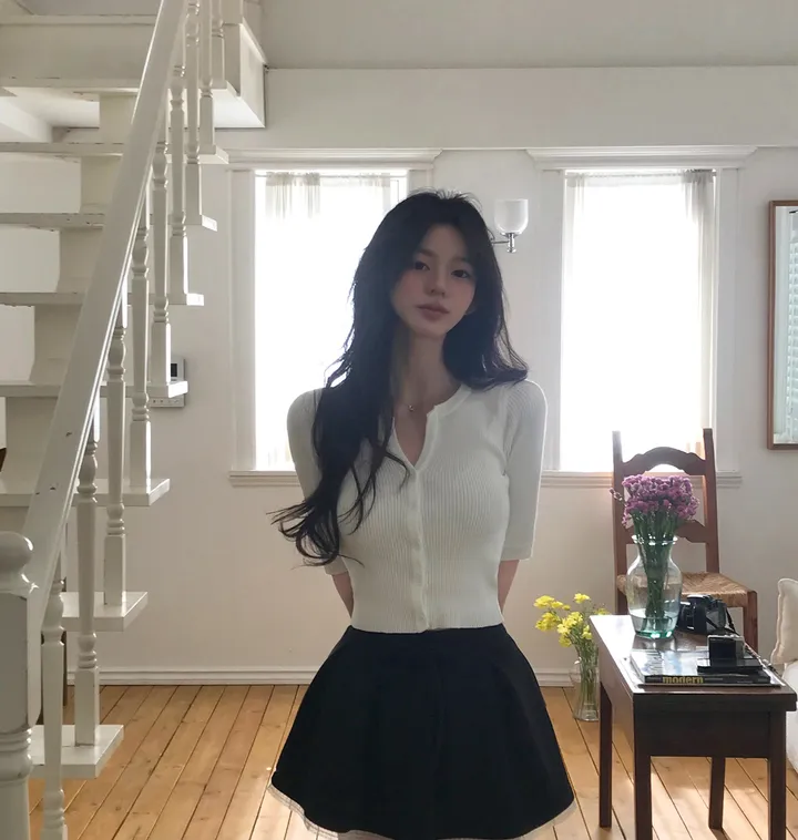 제티 브이넥 단추 반팔 가디건 상세 이미지 3