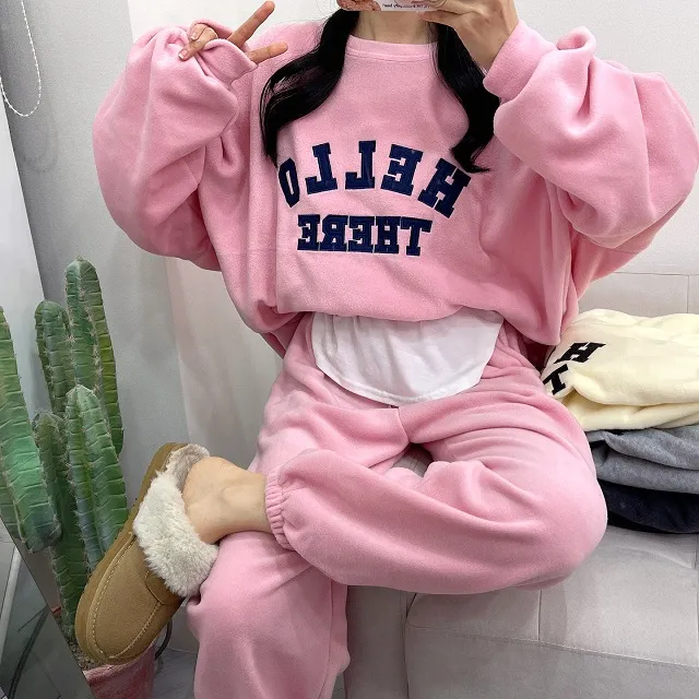 (꾸안꾸!) 후리스 헬로 자수 레터링 오버핏 맨투맨+조거 팬츠 set 겨울 플리스 기모 트레이닝 세트 상세 이미지 1