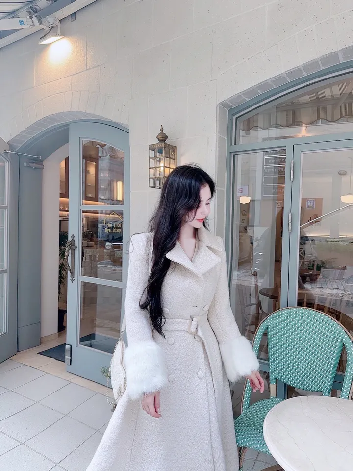 [빠른배송💗/신상기획할인💗] 아르떼미떼 아이보리 폭스 소매 페이크 퍼 벨트 플레어 롱 울 코트 (high quality - 아이보리 , 핑크 국내제작 고퀄리티 안감 누빔 겨울 한겨울 방한 아우터 연말룩 원피스 연말 파티룩 페이크퍼 에코퍼 드뮤어룩 드뮤어) 상세 이미지 71