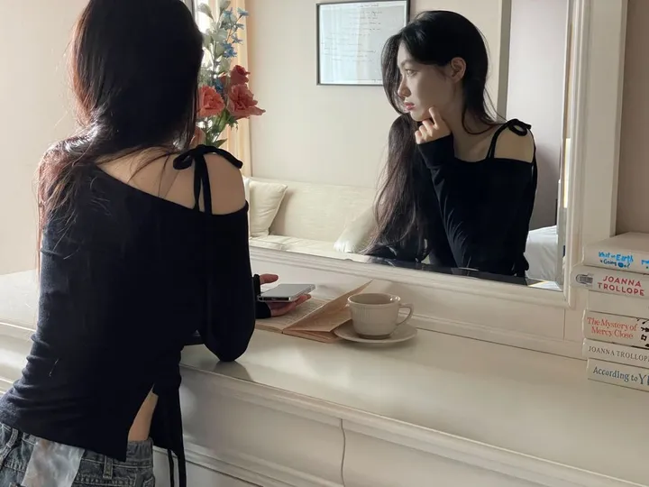 플릿 리본 원숄더 셔링 스트링 시스루 니트 4color 상세 이미지 11