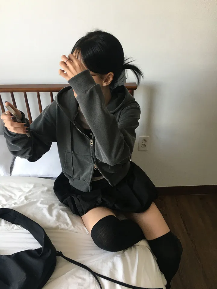 피그먼트 크롭 후드 집업 (4color) 상세 이미지 14