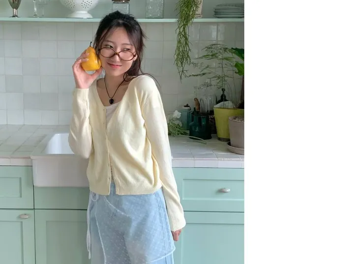 당일발송🔥메르디 브이넥 긴팔 니트 가디건 노랑 레드 화이트 블랙 봄 여름 가을  루즈핏 상세 이미지 2