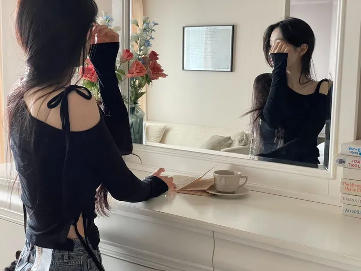 플릿 리본 원숄더 셔링 스트링 시스루 니트 4color 상세 이미지 12