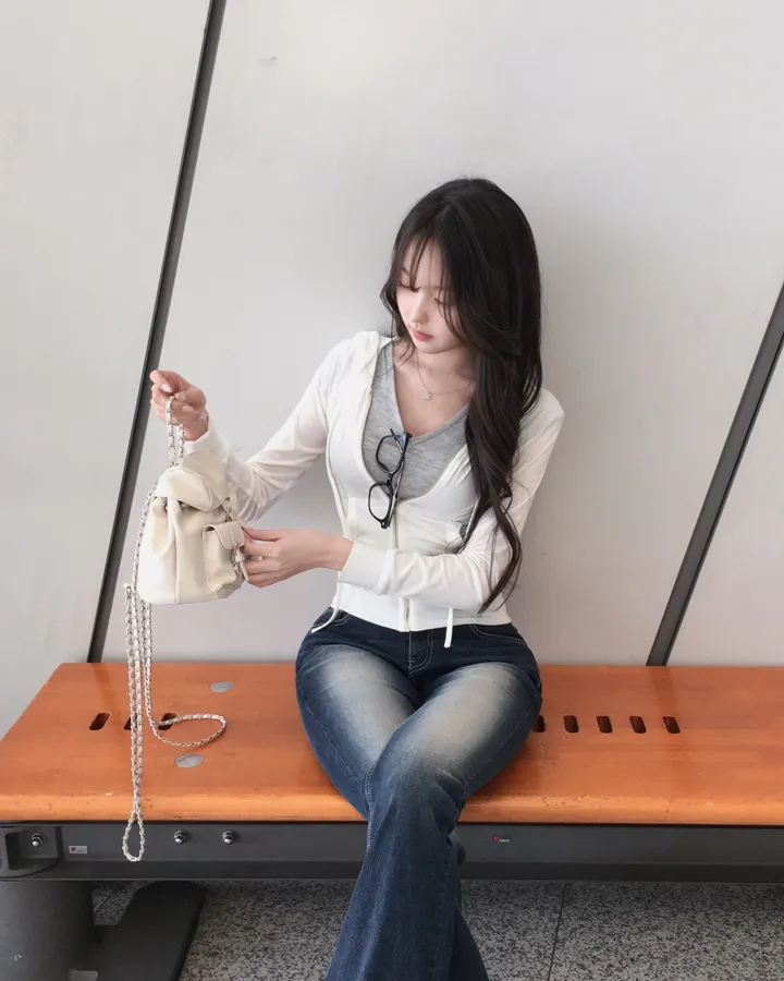 [ 몸매보장 ] 캣츠 슬림 크롭 후드집업 상세 이미지 23