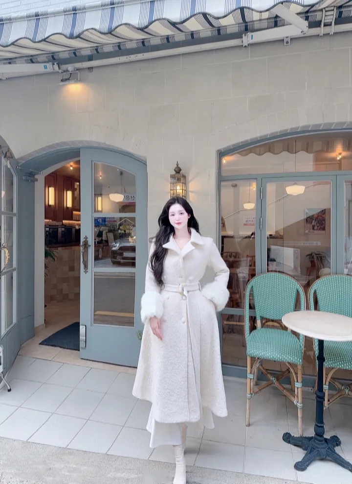[빠른배송💗/신상기획할인💗] 아르떼미떼 아이보리 폭스 소매 페이크 퍼 벨트 플레어 롱 울 코트 (high quality - 아이보리 , 핑크 국내제작 고퀄리티 안감 누빔 겨울 한겨울 방한 아우터 연말룩 원피스 연말 파티룩 페이크퍼 에코퍼 드뮤어룩 드뮤어) 상세 이미지 34