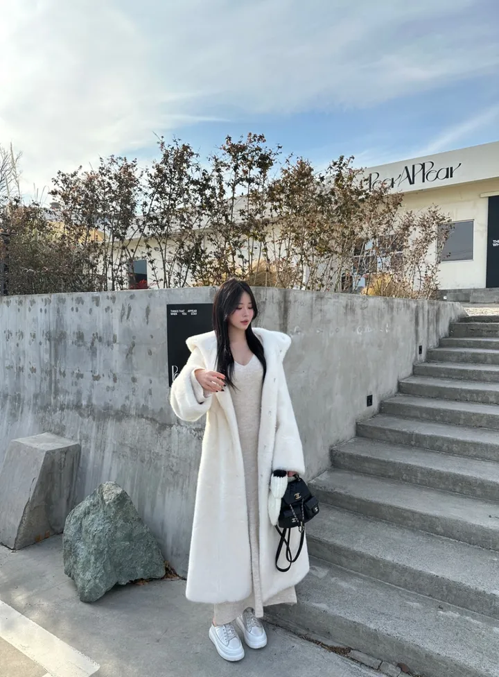 무스탕안감 / 스트링 후드 페이크퍼 밍크 퍼 롱 코트 2color 상세 이미지 5